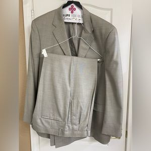 men's suit in very good condition used only couple times.